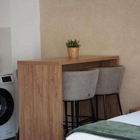Sous Les Platanes Apart otel Velaux Dış mekan fotoğraf