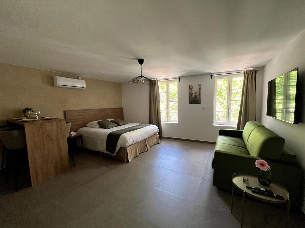 Sous Les Platanes Apart otel Velaux Dış mekan fotoğraf