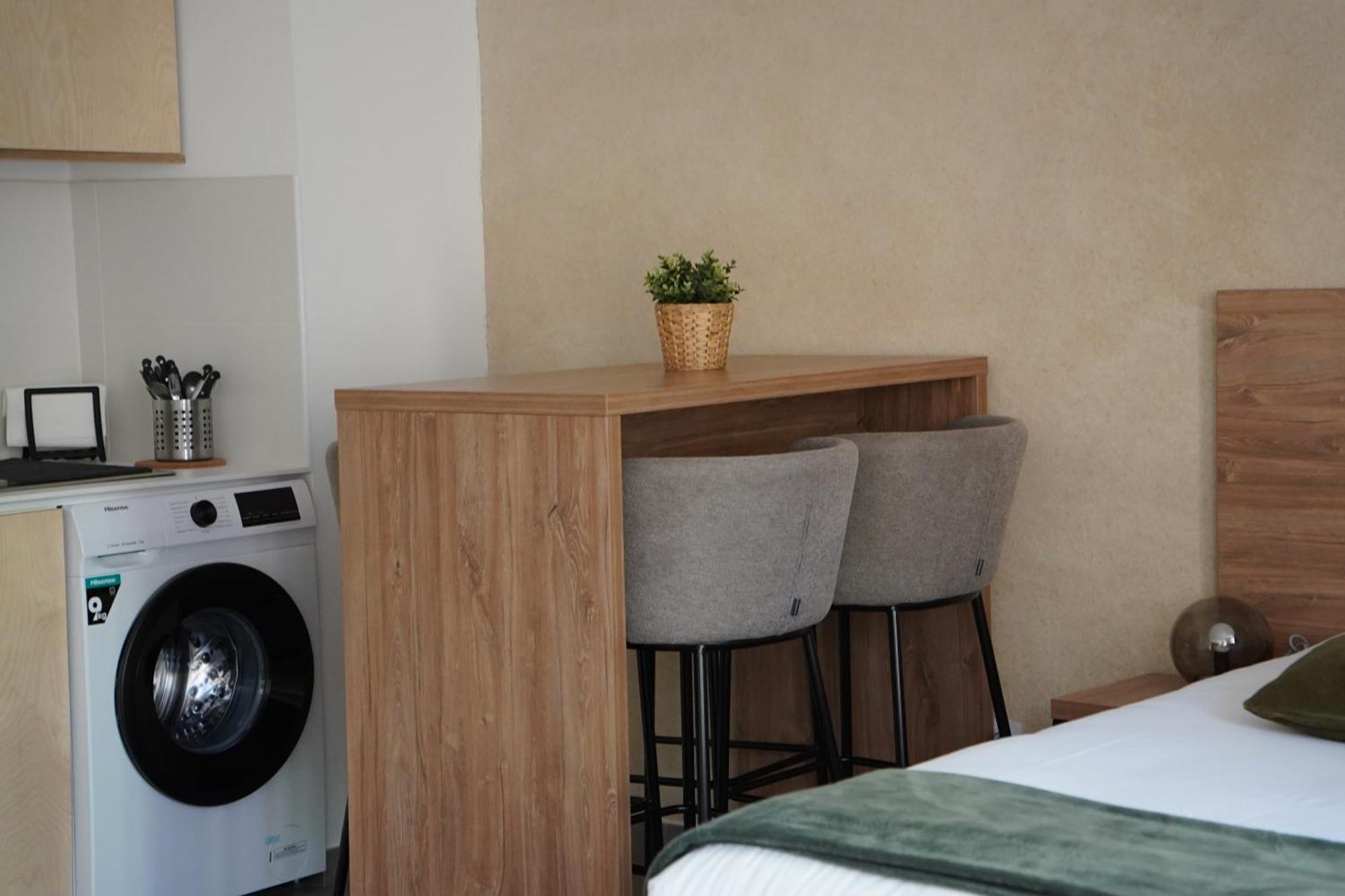 Sous Les Platanes Apart otel Velaux Dış mekan fotoğraf