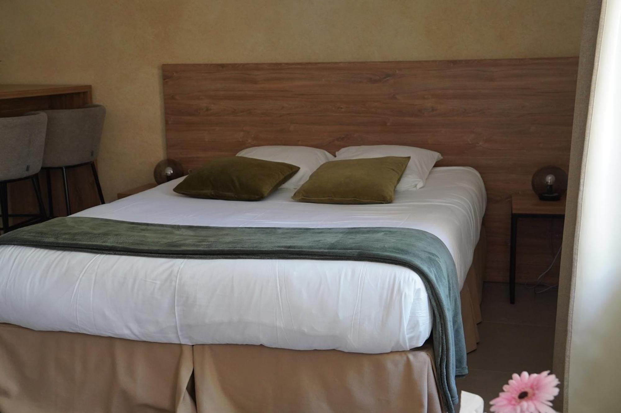 Sous Les Platanes Apart otel Velaux Dış mekan fotoğraf